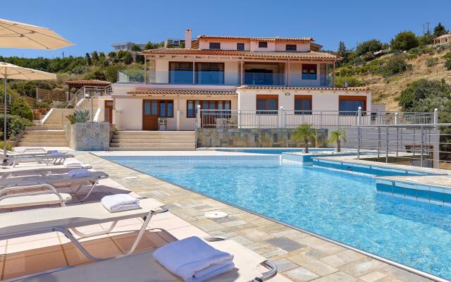 Charming Retro Studio With Shared Pool and View