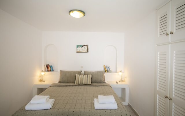 Santorini View Studios-Adults Only