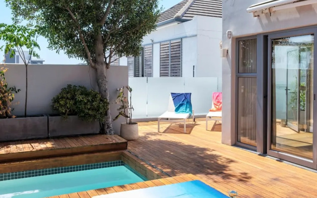 Tranquil Escape in Sea Point Aureto