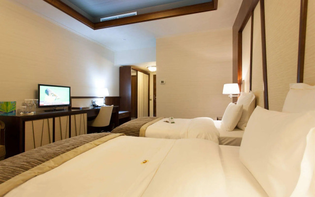Metropolis Hotel