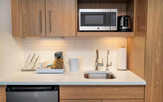 Element Sacramento Airport