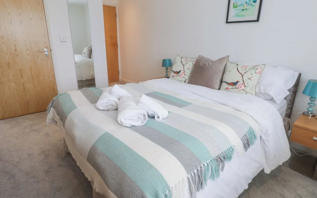 9 Headland Point