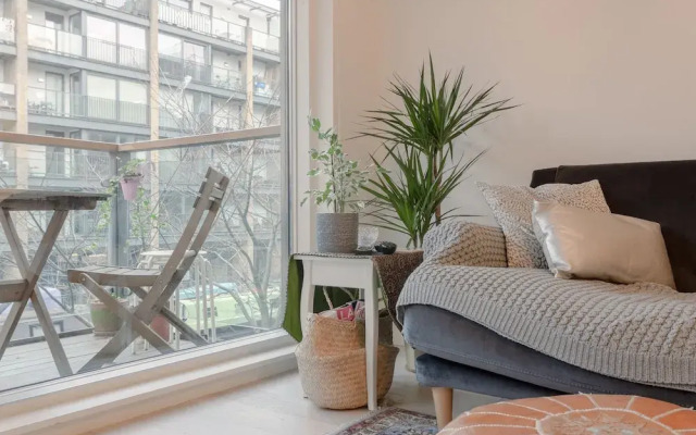 1 Bedroom Apartment With Balcony in Haggerston