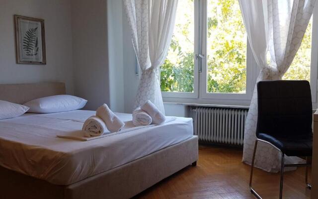 Violet Errathens Apartment - Athens Center, 7 BD, 3 BATH