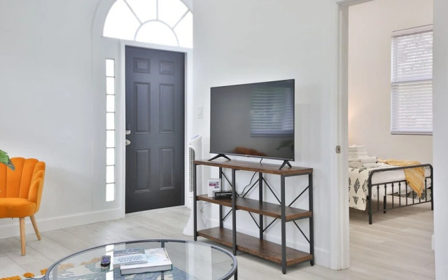 Walkable to Downtown - Casita 1