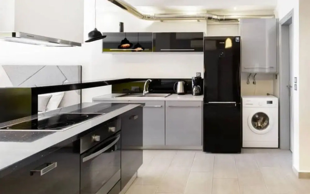 Stylish Boutique Loft With Private Balcony