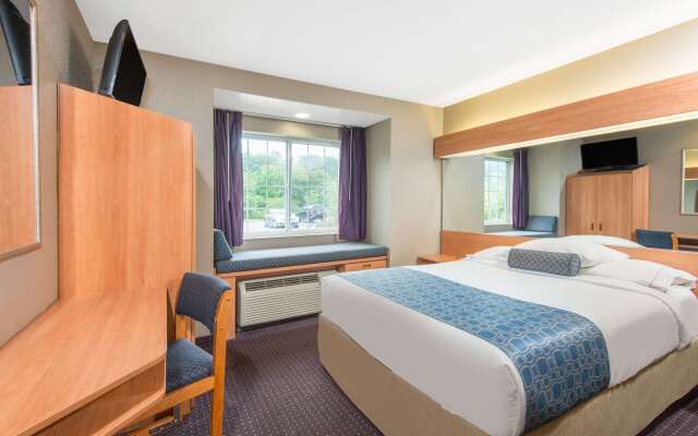 Microtel Inn & Suites by Wyndham Hazelton/Bruceton Mills