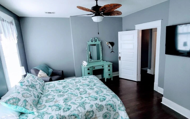 Seaglass 4 Bedroom Home by Redawning