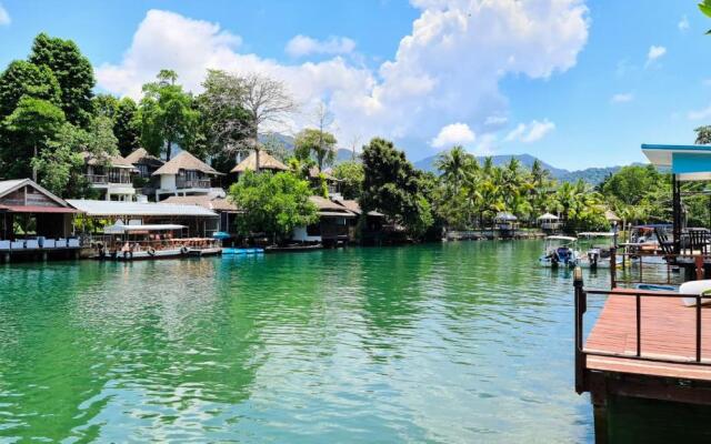 Baan Rim Nam Guesthouse