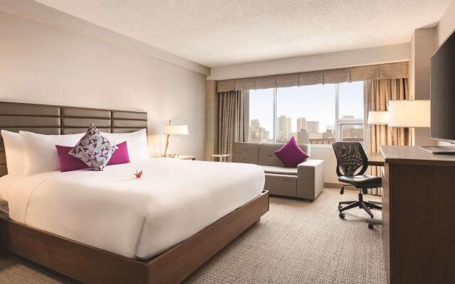 Coast Edmonton Plaza Hotel by APA