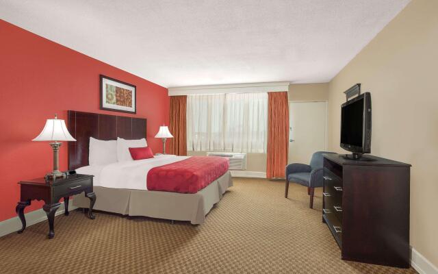 Ramada Plaza by Wyndham Fayetteville Fort Bragg Area