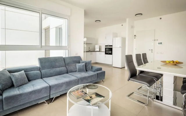 Seaside High-Rise Apt by Sea N' Rent
