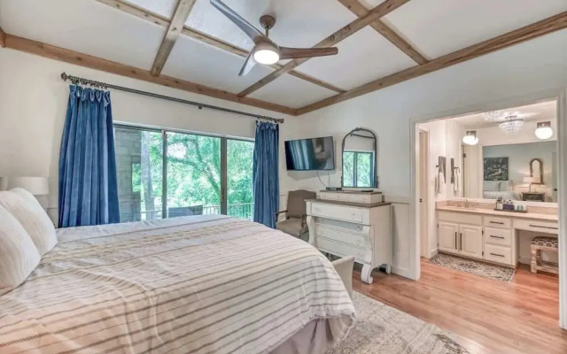 Luxurious Riverfront Condo Just 1 Blk to Schlitterbahn!