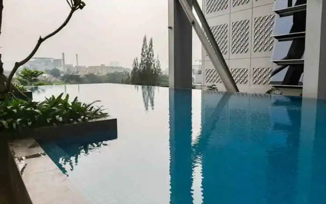 Elegant and Nice Studio at Paddington Heights Apartment By Travelio