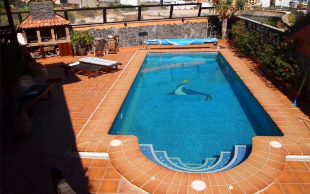 House With 5 Bedrooms in Granadilla, With Wonderful Mountain View, Pri