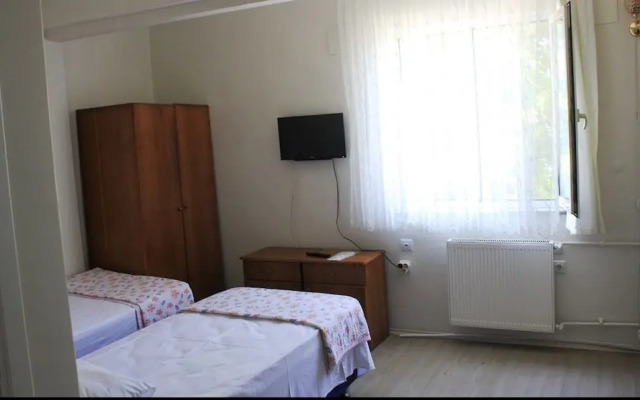 Saymoz Hotel