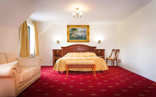 The Sharnbrook Hotel