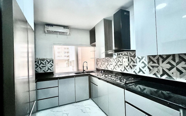 Luxury, Contemporary 4-bed Apartment in Ikoyi