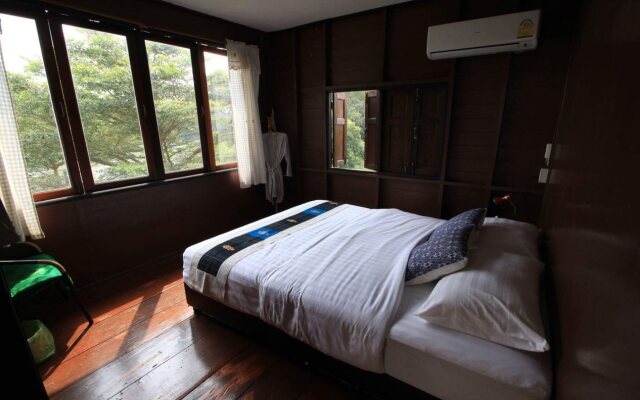 Thaihouse the riverfront ( ไทยเฮ้าท์ เดอะริเวอร์ฟร้นท์ )