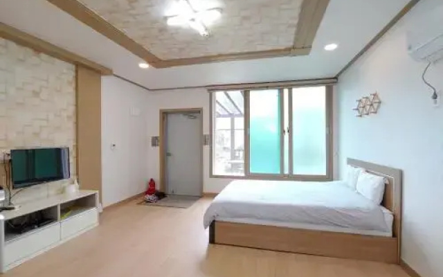 Jeju Oreum Pension