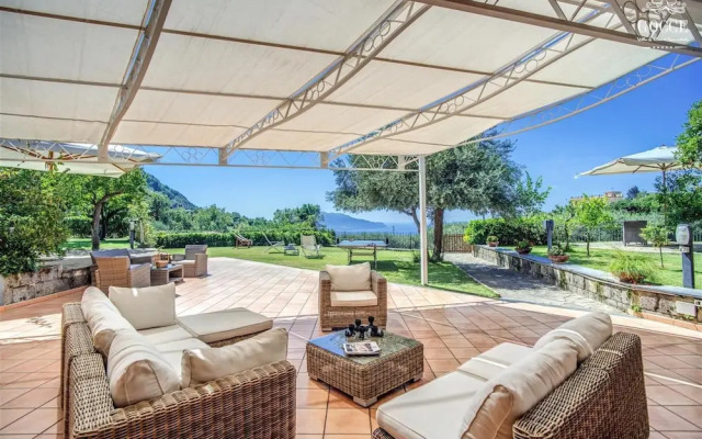 The Lookout Exclusive Garden Villa With Capri Views