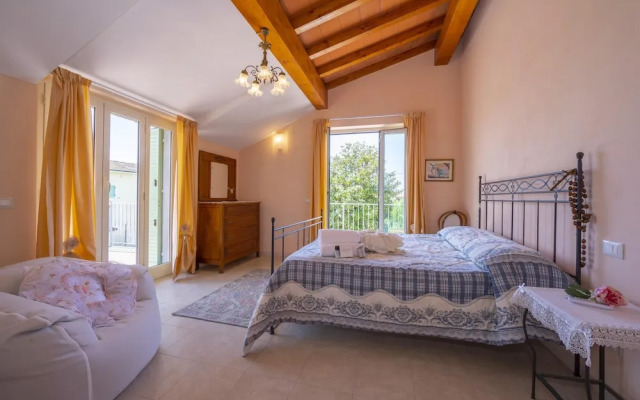 Villa Clara few km From the sea