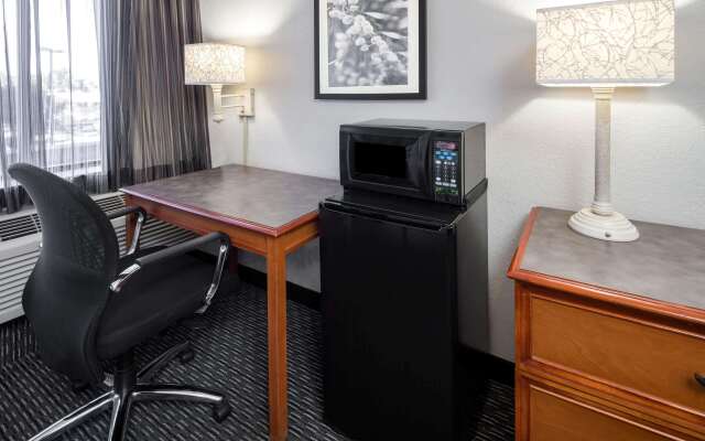 La Quinta Inn & Suites by Wyndham Buena Park