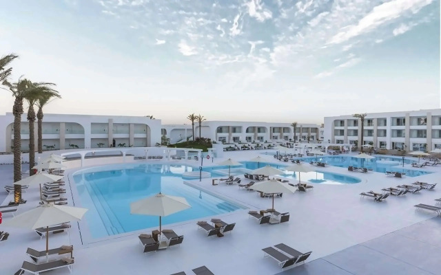 Posh Club by SUNRISE White Hills