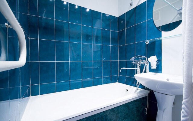 Etazhi 11. Engel'sa – Lunacharskogo – Malysheva – Gogolja - Voevodina