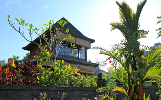 Sari Bamboo Villas