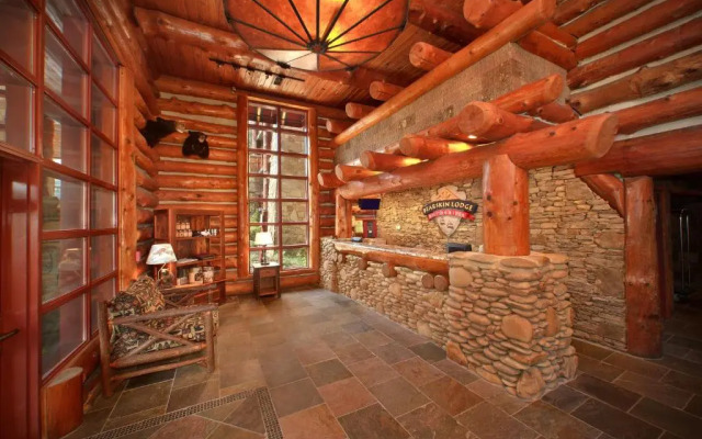 Bearskin Lodge on the River