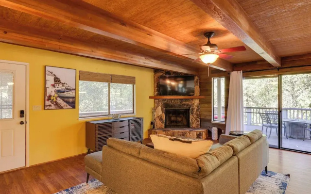 Spacious Groveland Cabin w/ Wraparound Deck!