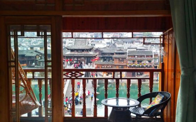 Xiangxi Phoenix Long River Inn