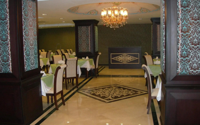 Maywood Hotel