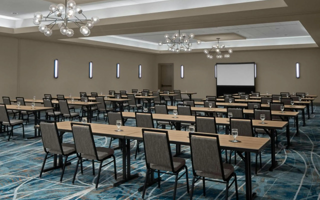 Sheraton Milwaukee Brookfield Hotel