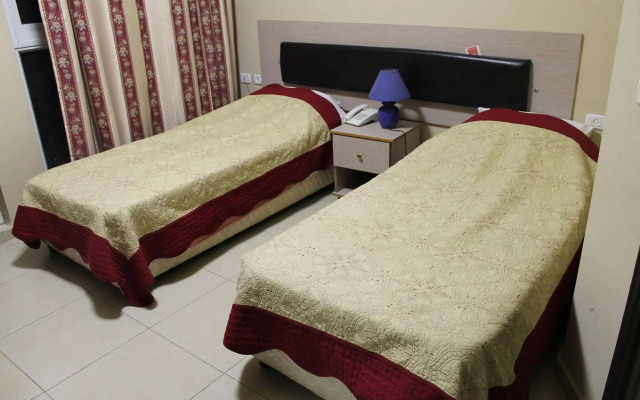 Alexander Hotel