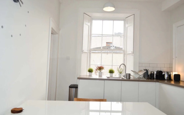 Beautiful 1 Bedroom Apartment in Stockbridge