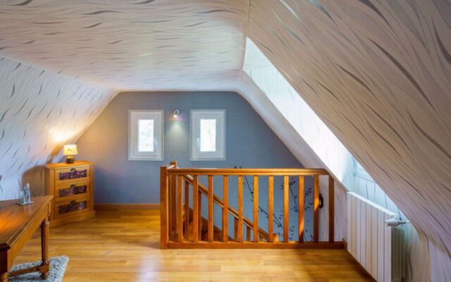 Les Volets Rouges (PEU101)