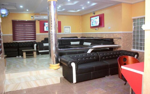Mayoral Hotel & Suite