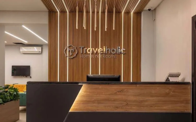 Travelholic Residence Golden Gates