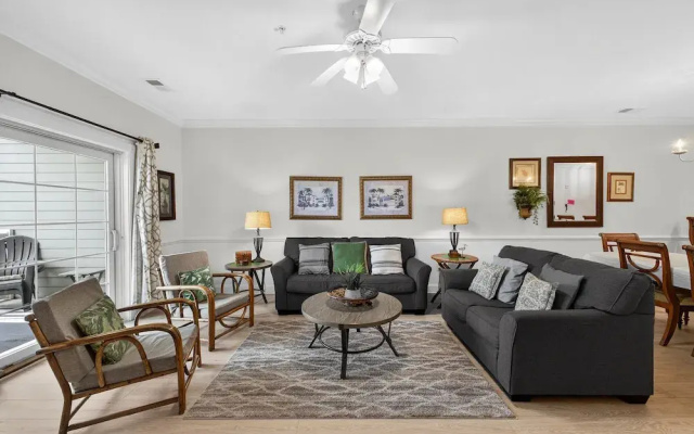 Magnolia Pointe Luster Leaf 4895-203
