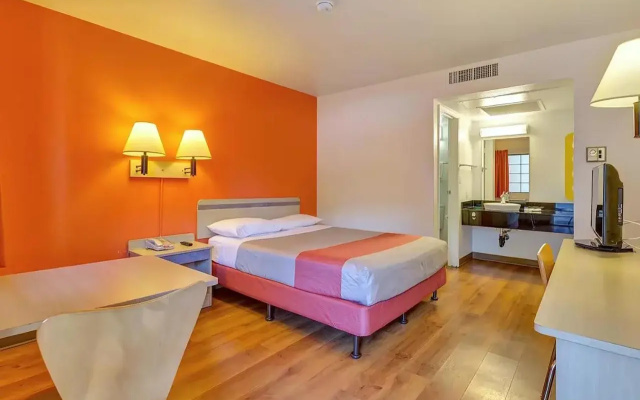 Super 8 by Wyndham Santa Rosa North