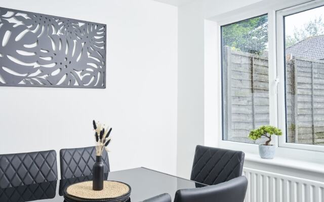 Stunning 3-bed House in Central Milton Keynes