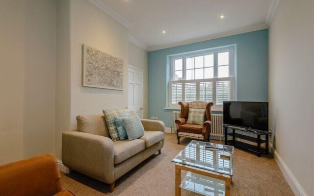 Luxury Listed Townhouse 350 Yds From Racecourse