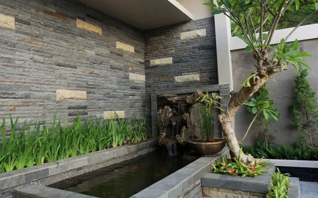 Triizz Hotel Semarang by Royal Singosari (Formerly Faustine Semarang)