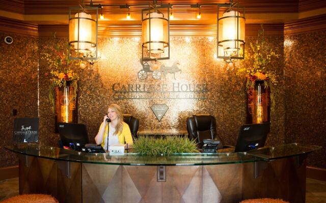 Carriage House Hotel
