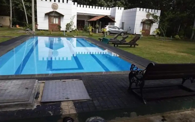 Royal Mandira Hotel