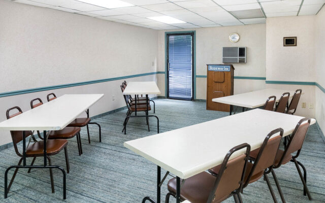 OYO Hotel Chapmanville Inn, WV - Hwy 119