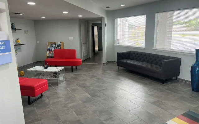 Studio 6 Tulsa, OK Central