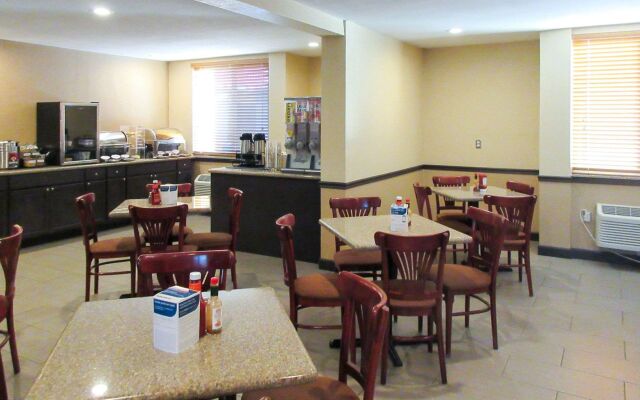 AmericInn by Wyndham Appleton Downtown